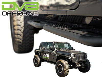 DV8 OFFROAD OE Plusサイドステップ(マイクロテクスチャーブラックパウダーコート/ロゴ入)SRJL-08 18y- JLラングラー4ドア